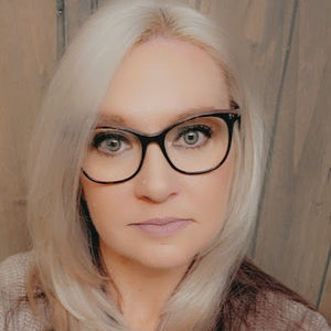 Meet your Posher, April